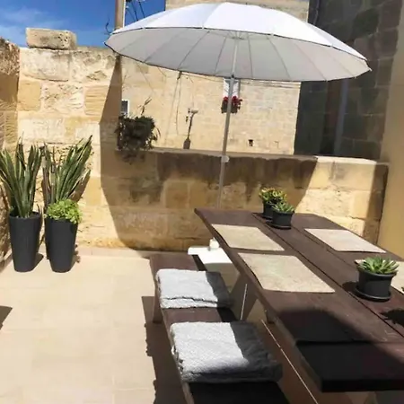 Daner Ta' Pantu House Kerċem