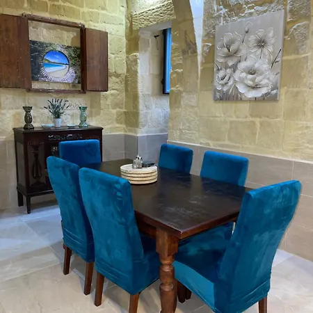 Daner Ta' Pantu House Kerċem