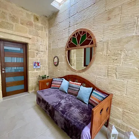 Daner Ta' Pantu House Kerċem