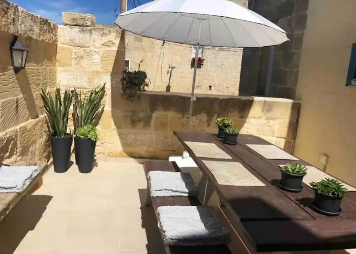 Daner Ta' Pantu House Kerċem